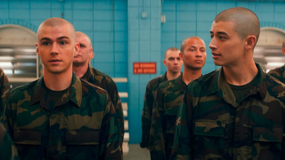 „Boots“ bei Netflix / Eine Serie, die das Pentagon als „woken Müll“ beschreibt