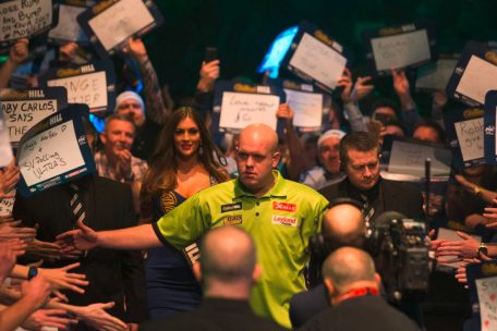 Darts / Heimlicher Star der WM: Littler und Co. gegen die „Ally-Pally-Wespe“