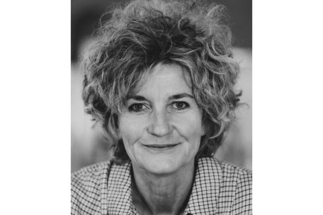 Die Autorin Sandra Hughes