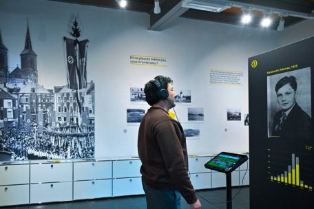Zahlreiche Fotos und Dokumente beleuchten die politischen und lokalen Gegebenheiten im S&uuml;den Luxemburgs zur Zeit der NS-Besatzung