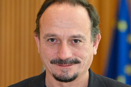 Marc Baum bem&auml;ngelt den fehlenden Einsatz des zust&auml;ndigen Sozialsch&ouml;ffen