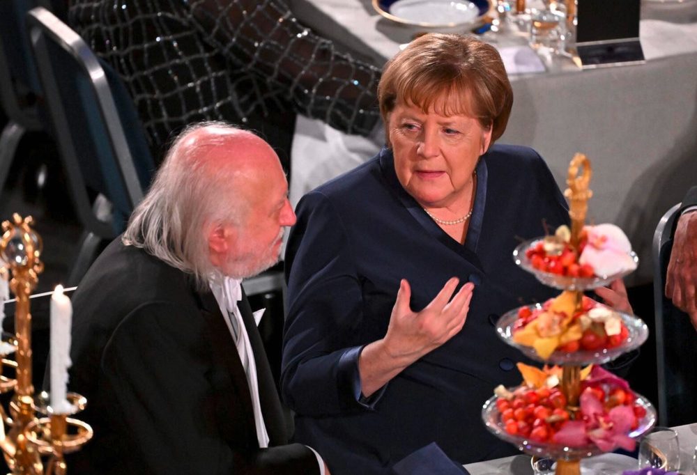 Deutschland / Angela Merkel mischt wieder mit