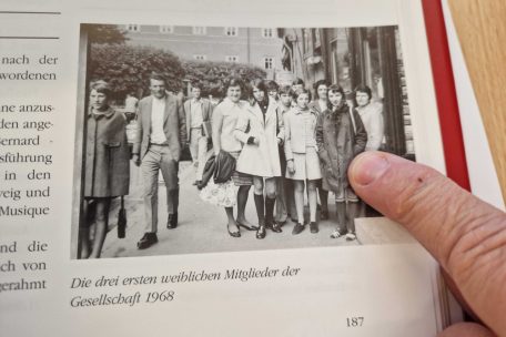 Jacqueline z&auml;hlte bei der Merscher Musik zu den Pionierinnen 