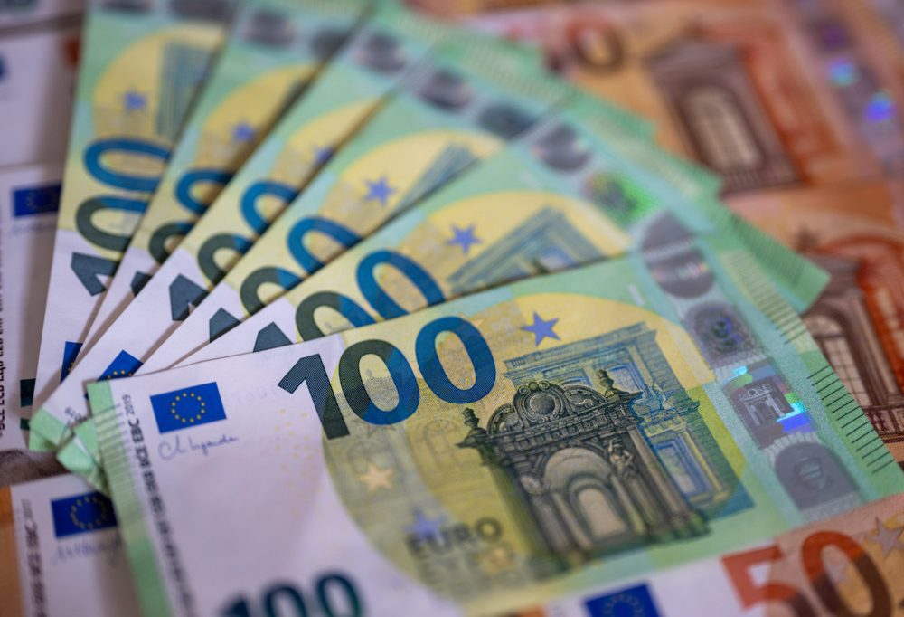 Koordinierter Zugriff / Polizei nimmt fünf mutmaßliche „Money Mules“ nach Phishing-Welle fest