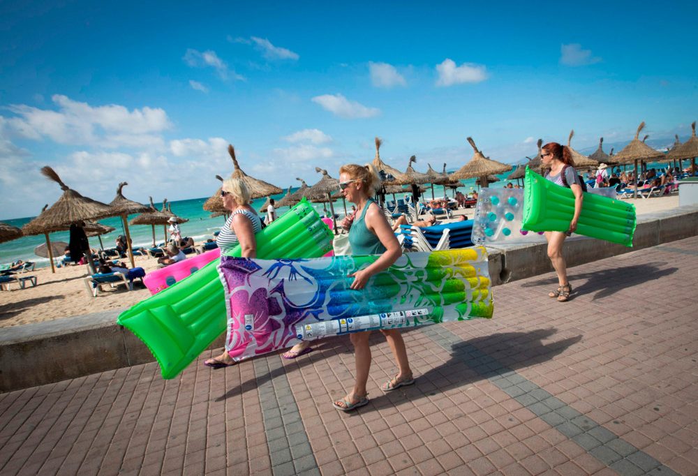 Spaniens Urlaubsrekord / Fast 100 Millionen Touristen: 2026 soll trotz Protesten die Schallmauer durchbrochen werden