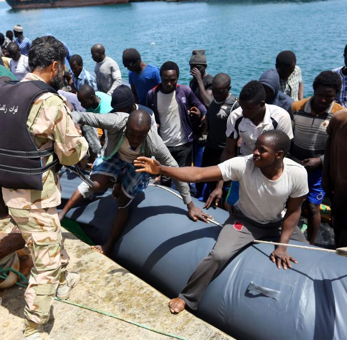 Spanisches Marineschiff rettet 651 Migranten