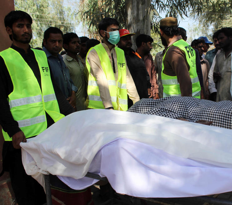 20 Gläubige in Sufi-Schrein in Pakistan ermordet
