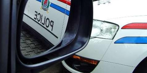 Reifen von Polizeiwagen durchstochen