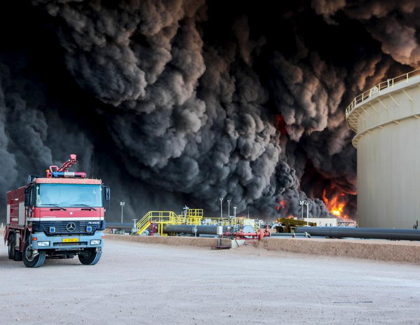 IS-Miliz schießt Ölttanks in Libyen in Brand