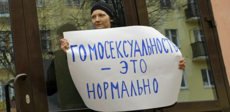 Russische Lesbe bittet um politisches Asyl