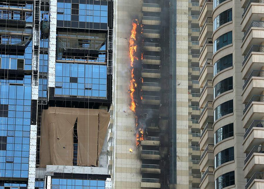 Wolkenkratzer in Flammen