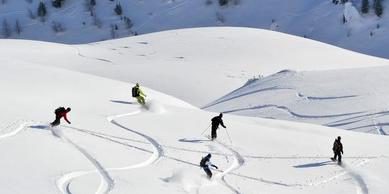 Skitourist steckt zwei Tage im Schnee fest