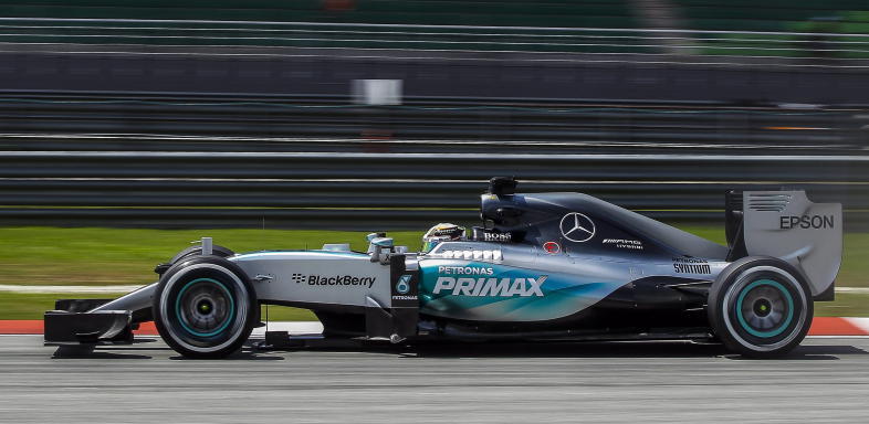 Hamilton holt Pole-Position in Malaysia