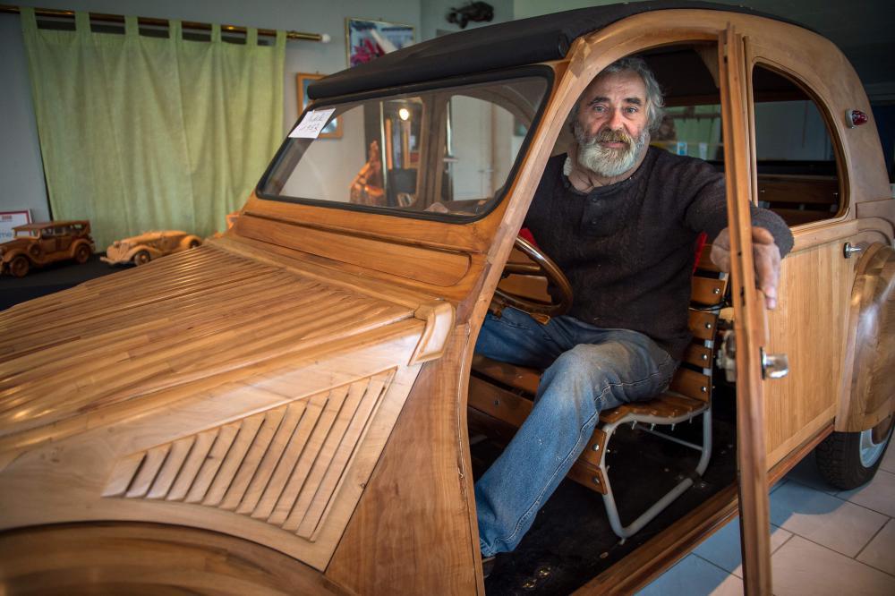 Ein Franzose tischlert sich seine 2CV aus Holz