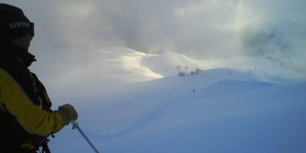 41 Skiläufer sitzen in Seilbahn fest
