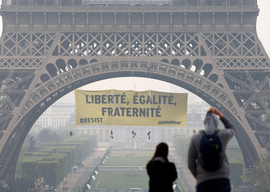 Eiffelturm gegen Le Pen