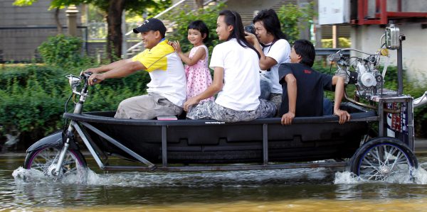 Proteste gegen Flutbarriere in Bangkok