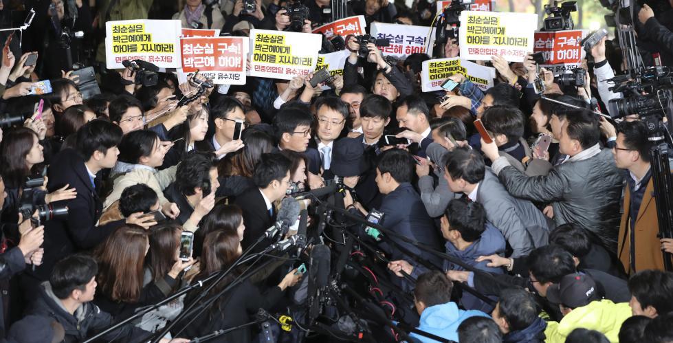 Rücktritt von Präsidentin Park gefordert