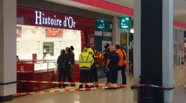 Schüsse in Einkaufszentrum – Täter weiter auf der Flucht