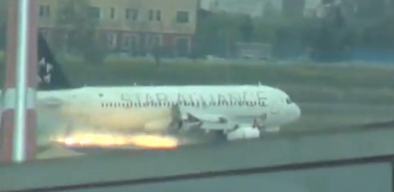 Flugzeug muss wegen Brand notlanden