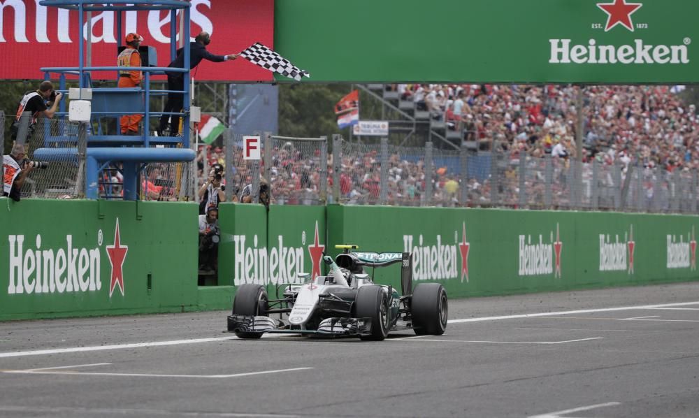 Rosberg siegt vor Hamilton