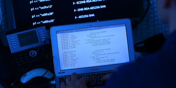 US-Abhördienst hackt Mobilfunk und Internet