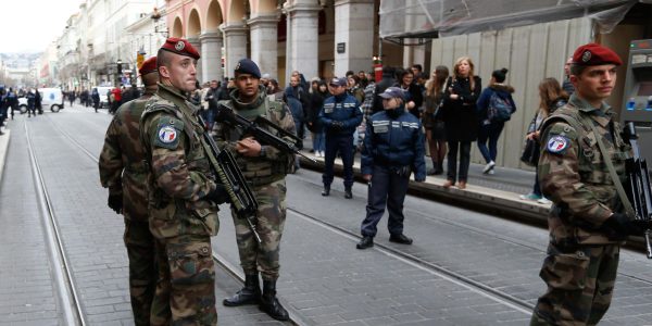 Soldaten in Nice vor Synagoge angegriffen