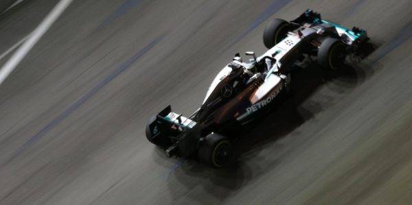 Hamilton holt Pole vor Rosberg