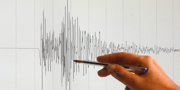 Erdbeben tötet mindestens 80 Menschen