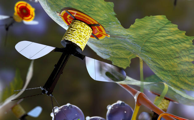 Roboter-Biene kann an Unterseite von Blättern haften
