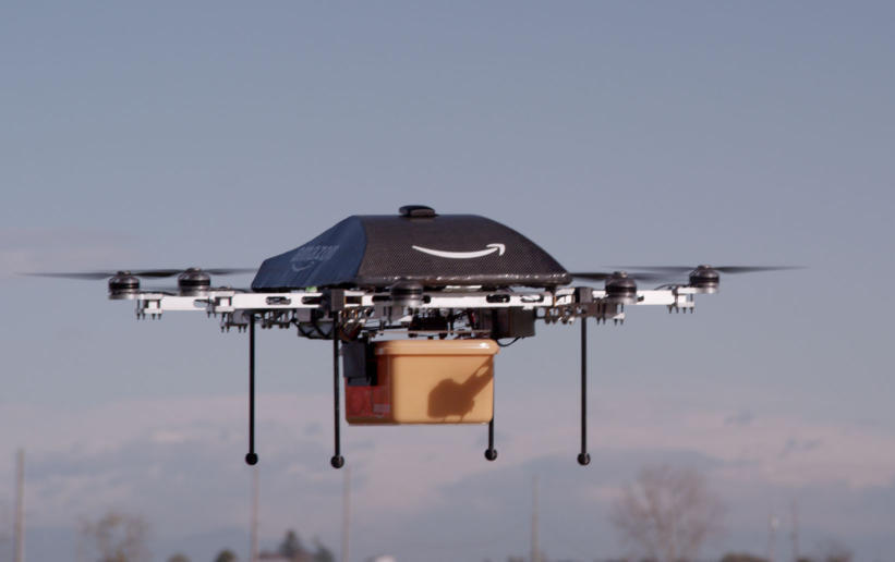 Drohnen, Roboter und Pakete im Kofferraum