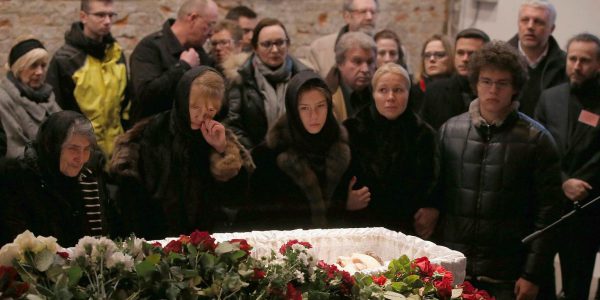 Tausende nehmen Abschied von Nemzow