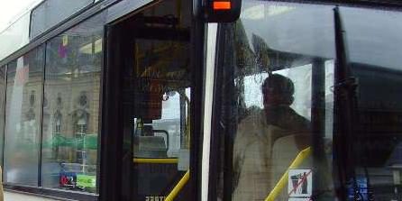 Den Busfahrer aufgefordert, auszusteigen