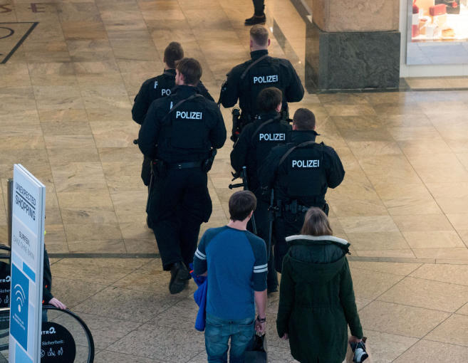 Zwei Männer in Duisburg festgenommen