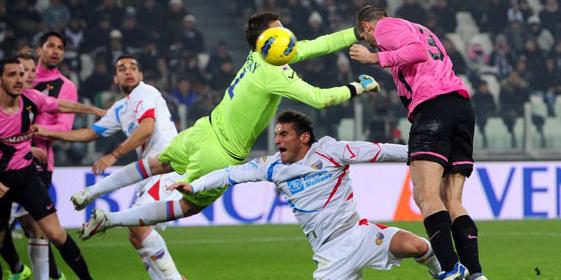 Milan verteidigt Tabellenspitze vor Juve