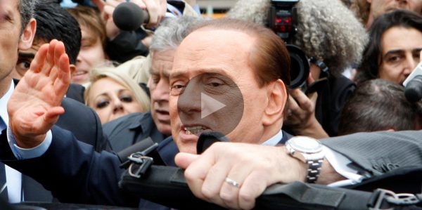 Berlusconi zeigt sich vor Gericht