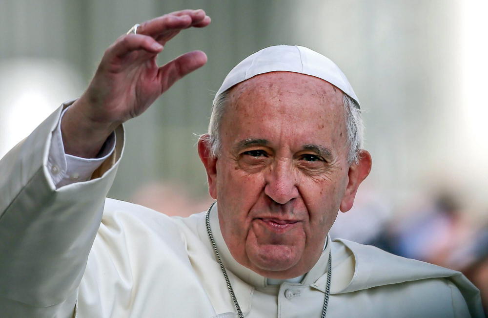 Papst Franziskus auf Lesbos eingetroffen