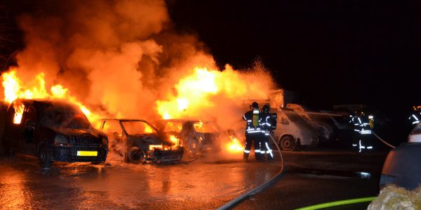 Mehrere Autos ausgebrannt