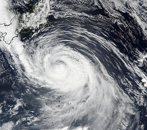 Taifun peitscht über Tsunami-Region hinweg