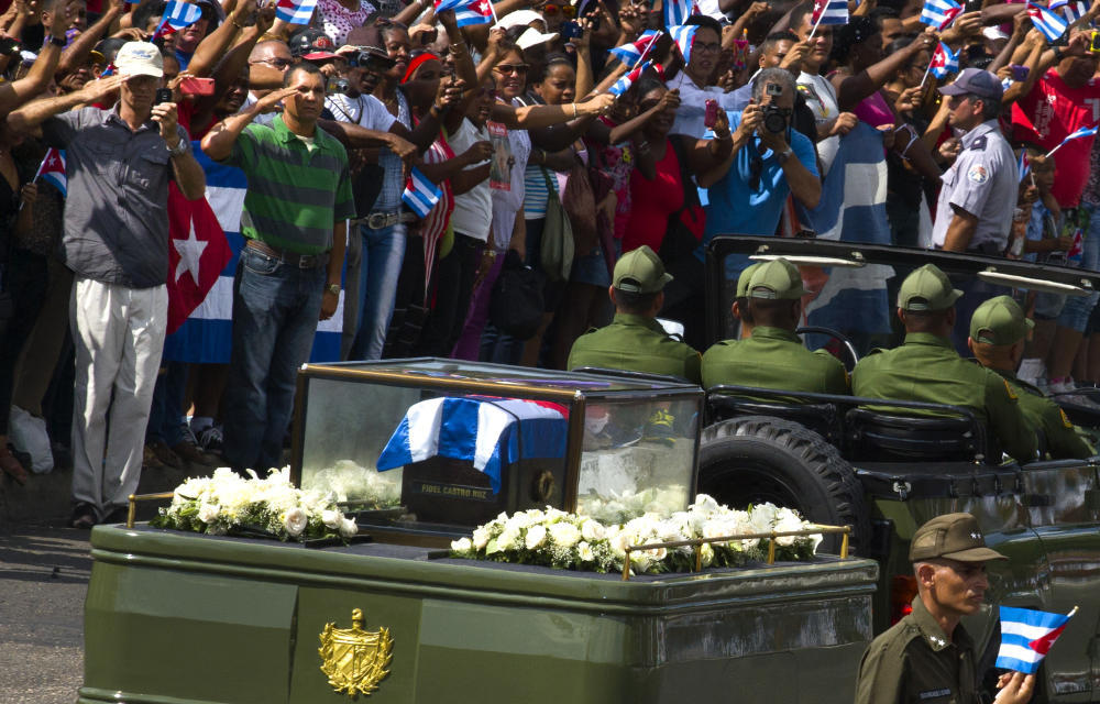 Castros Urne trifft in Santiago de Cuba ein