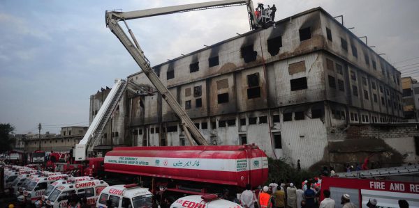 Mehr als 100 Tote nach Brand in Textilfabrik