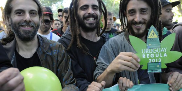 Uruguay erlaubt Marihuana-Handel
