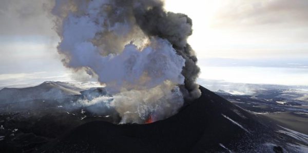 Staunen über Vulkan-Spektakel