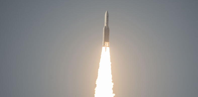Ariane platziert zwei neue Satelliten im All