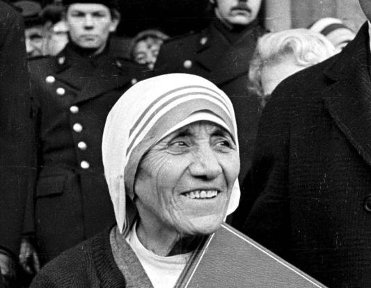Papst spricht Mutter Teresa heilig