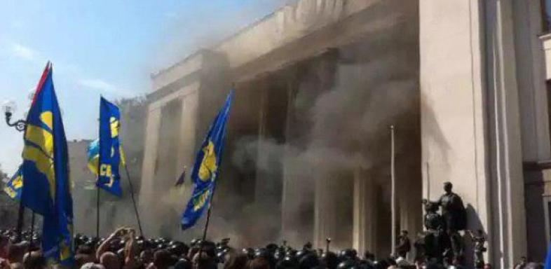 Explosion vor Parlament in Kiew