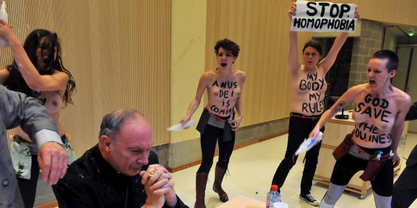 Femen attackiert Erzbischof