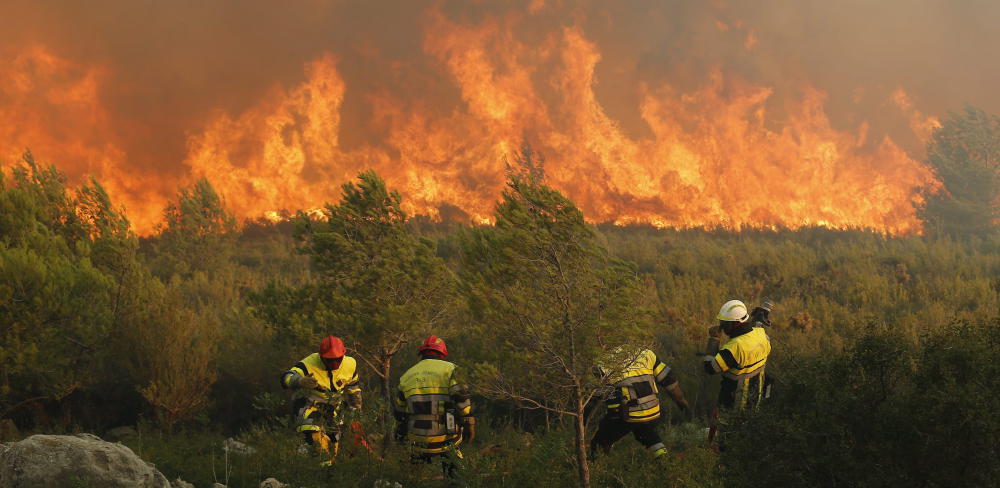 Waldbrand zerstört 360 Hektar bei Marseille
