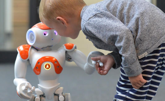 Roboter sollen Einwandererkindern beim Deutschlernen helfen