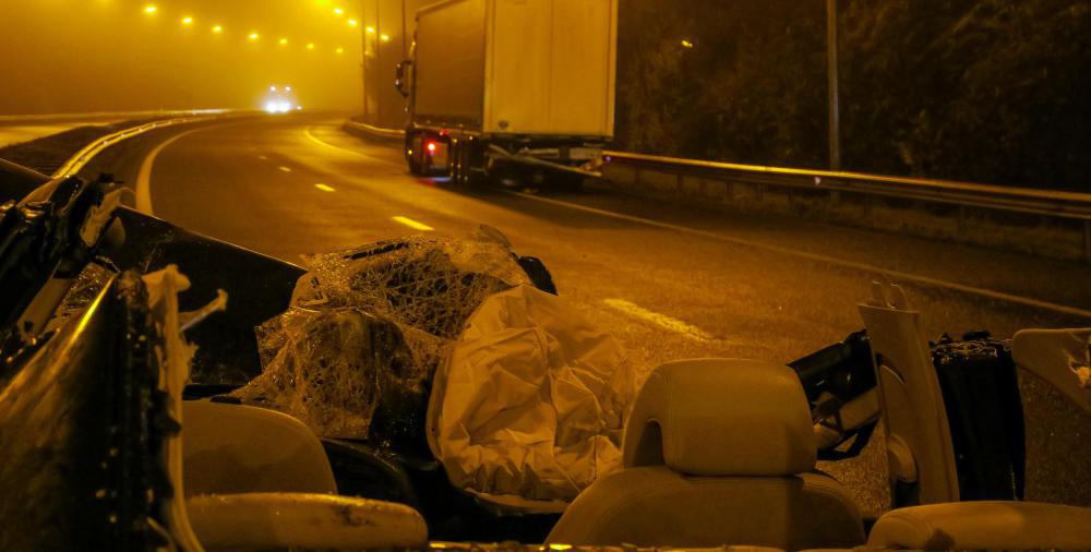Auf Laster aufgefahren: Fahrer verstorben